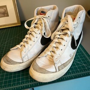 Nike Blazer Mid 77’ USED PRICED TO SELL MAKE AN OFFER
